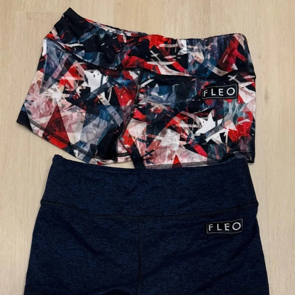 🎄Fleo Christmas Abbott snowflakes, Half Moon, & Red Triangle Shorts 🎄Small - Picture 4 of 5